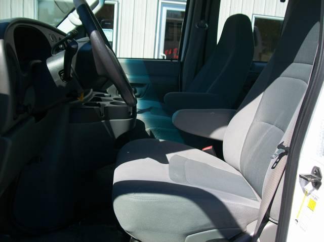 Ford Econoline Wagon 2008 photo 5