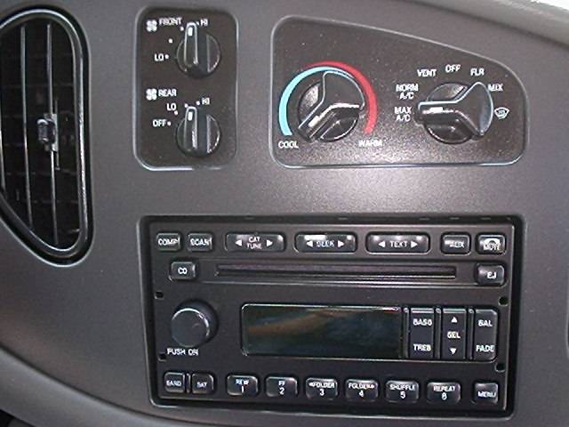 Ford Econoline Wagon 2008 photo 2