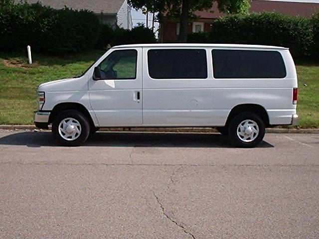 Ford Econoline Wagon 2008 photo 3
