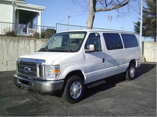 Ford Econoline Wagon 2008 photo 2