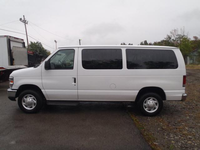 Ford Econoline Wagon 2008 photo 1