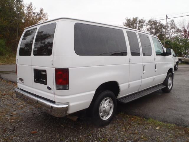 Ford Econoline Wagon 2008 photo 3