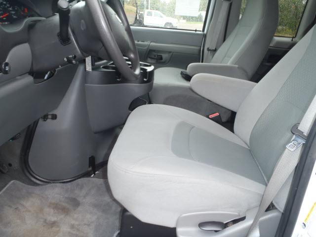 Ford Econoline Wagon 2008 photo 4
