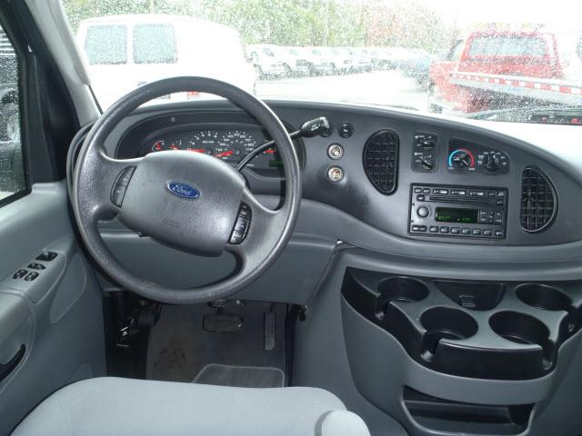 Ford Econoline Wagon 2008 photo 5