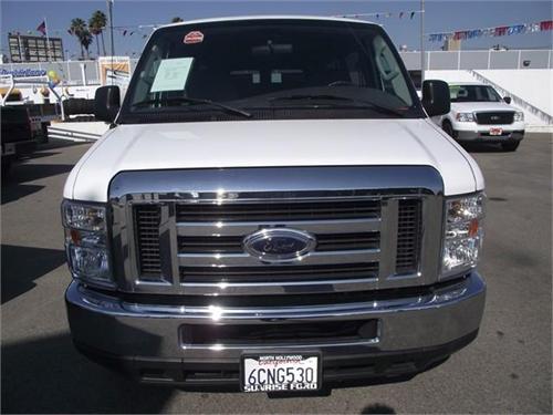 Ford Econoline Wagon 2008 photo 1