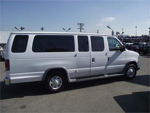 Ford Econoline Wagon 2008 photo 2