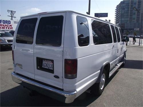 Ford Econoline Wagon 2008 photo 3
