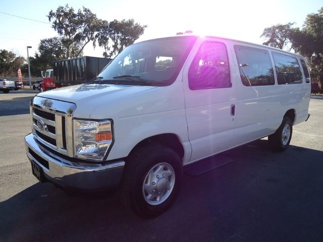 Ford Econoline Wagon 4WD CREW CAB 172lariat Unspecified