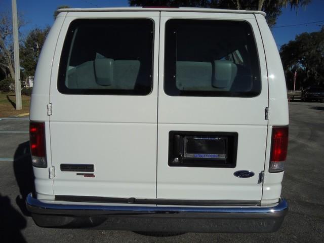 Ford Econoline Wagon 2008 photo 5