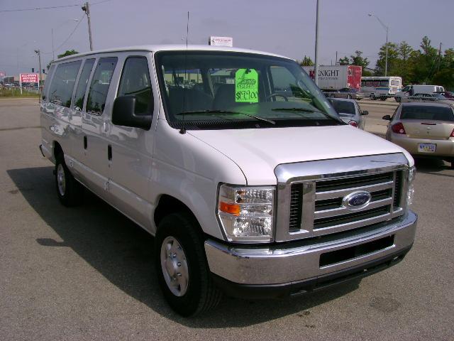 Ford Econoline Wagon 2008 photo 1