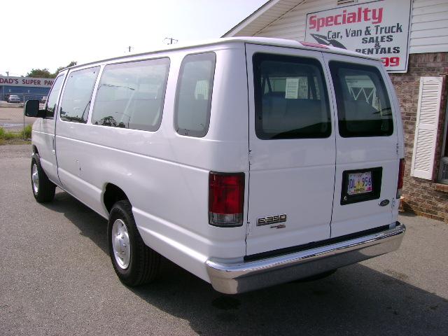 Ford Econoline Wagon 2008 photo 3