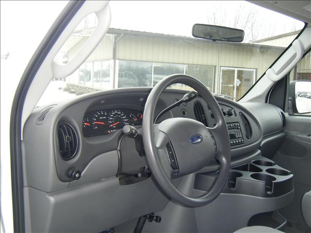 Ford Econoline Wagon 2008 photo 4