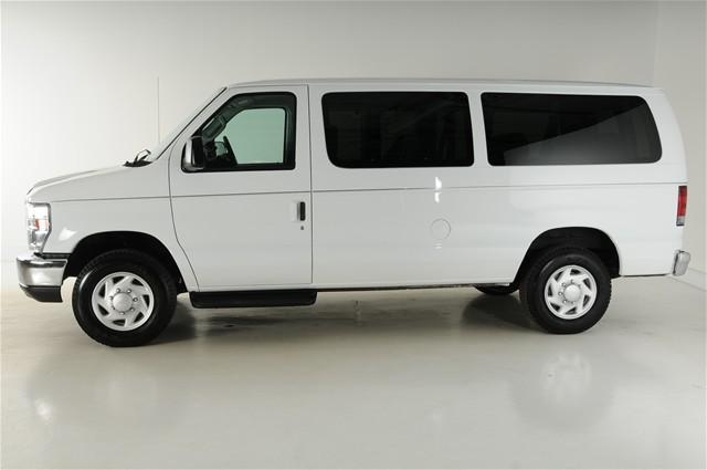 Ford Econoline Wagon 2008 photo 1