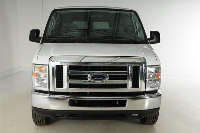 Ford Econoline Wagon 2008 photo 3