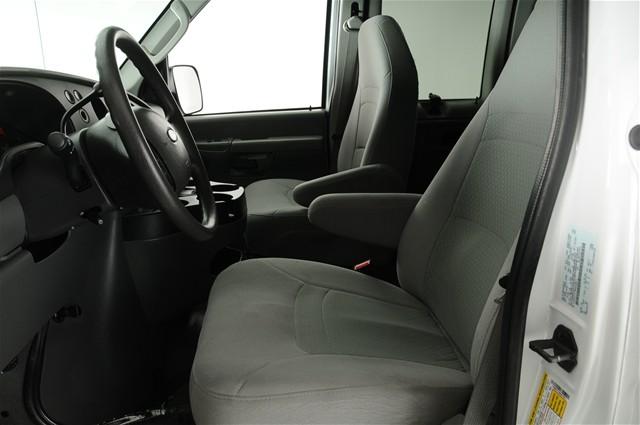 Ford Econoline Wagon 2008 photo 4