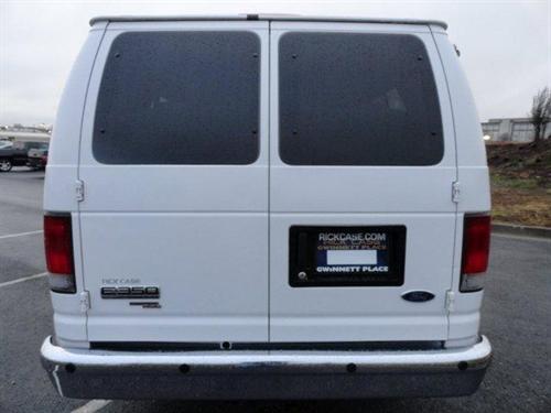 Ford Econoline Wagon 2008 photo 2