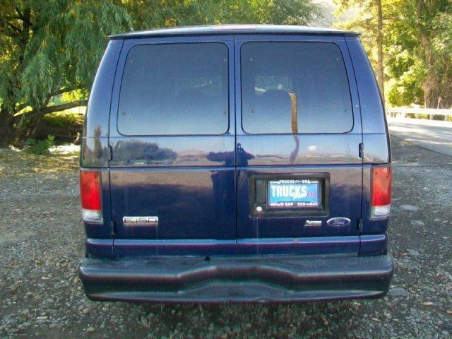 Ford Econoline Wagon 2008 photo 2
