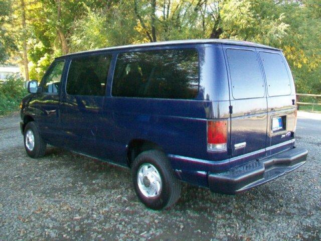 Ford Econoline Wagon 2008 photo 3
