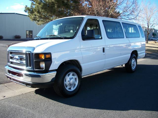 Ford Econoline Wagon 2008 photo 2