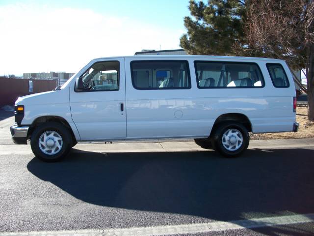 Ford Econoline Wagon 2008 photo 1