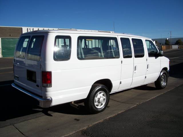 Ford Econoline Wagon 2008 photo 4