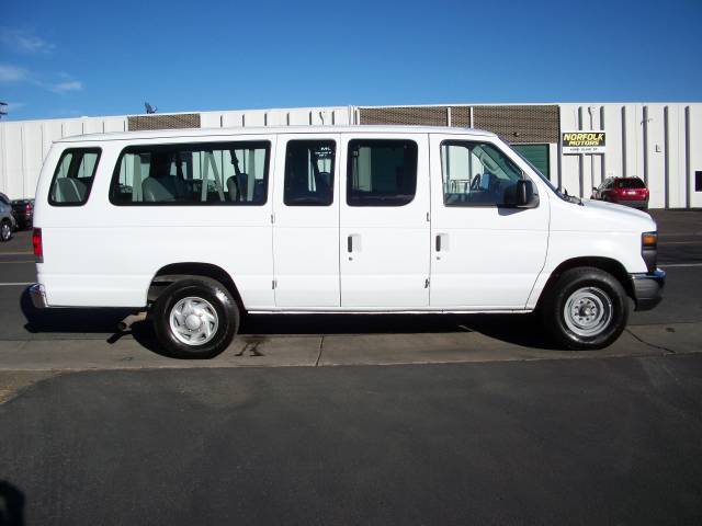 Ford Econoline Wagon 2008 photo 5