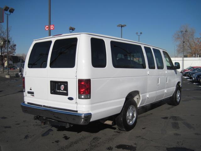 Ford Econoline Wagon 2008 photo 3