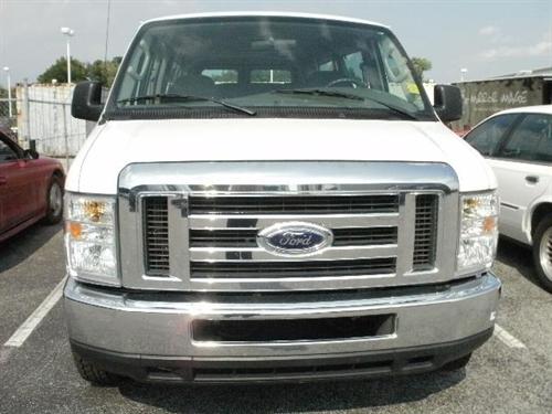 Ford Econoline Wagon 2008 photo 2
