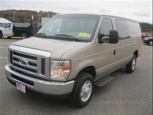 Ford Econoline Wagon 2008 photo 2
