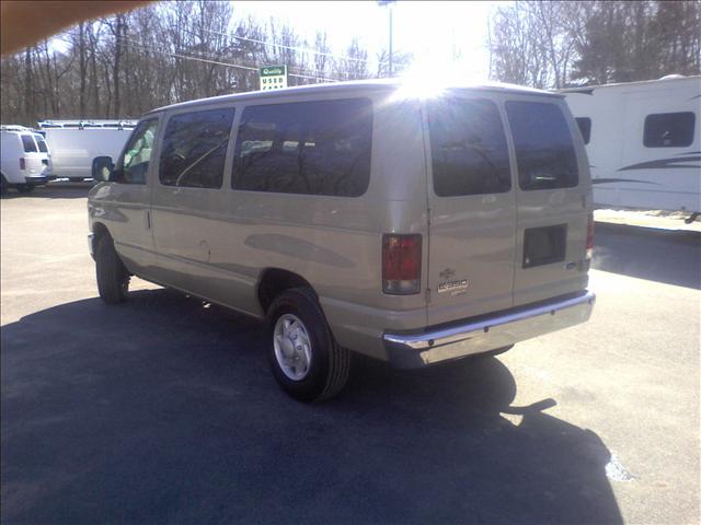 Ford Econoline Wagon 2008 photo 5
