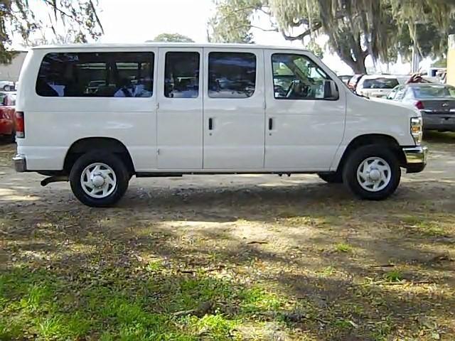 Ford Econoline Wagon 2008 photo 1
