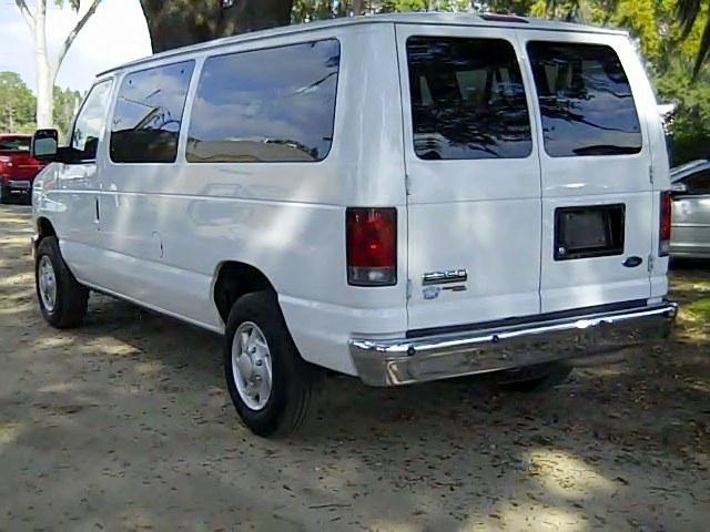 Ford Econoline Wagon 2008 photo 4