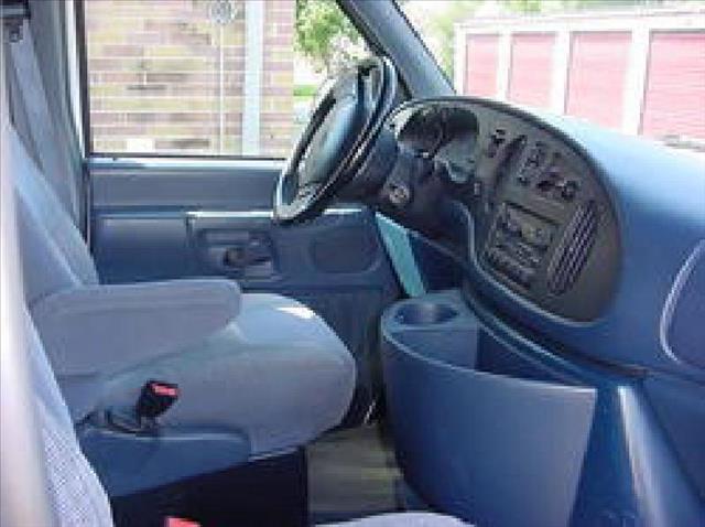 Ford Econoline Wagon 2008 photo 2