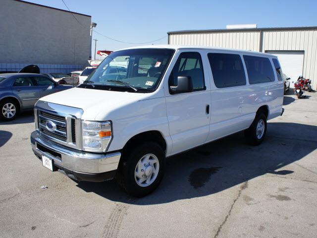 Ford Econoline Wagon 2008 photo 1