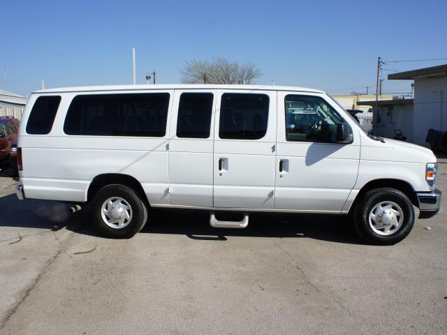 Ford Econoline Wagon 2008 photo 3
