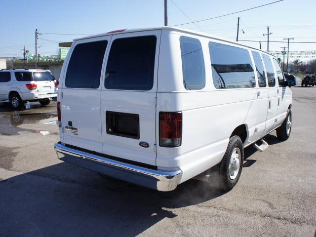 Ford Econoline Wagon 2008 photo 4