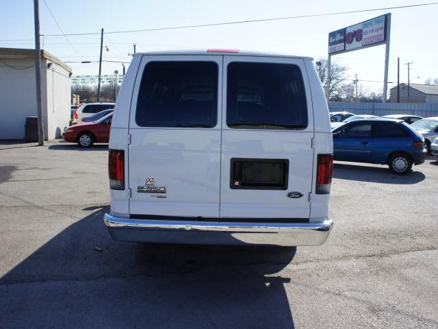 Ford Econoline Wagon 2008 photo 5