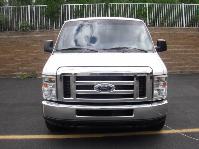 Ford Econoline Wagon 2008 photo 3