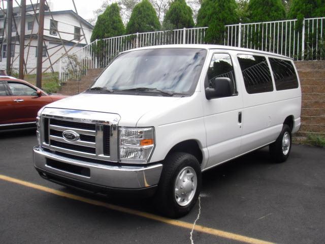 Ford Econoline Wagon 2008 photo 4