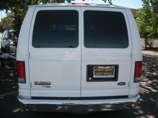 Ford Econoline Wagon 2008 photo 2