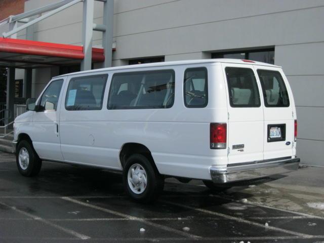 Ford Econoline Wagon 2008 photo 3