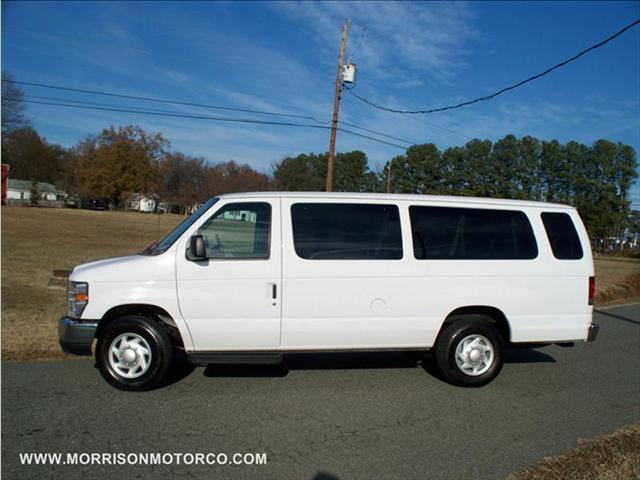 Ford Econoline Wagon 2008 photo 2