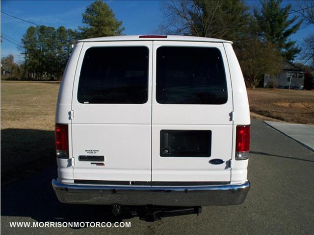 Ford Econoline Wagon 2008 photo 4