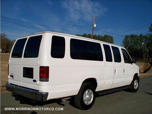 Ford Econoline Wagon 2008 photo 5