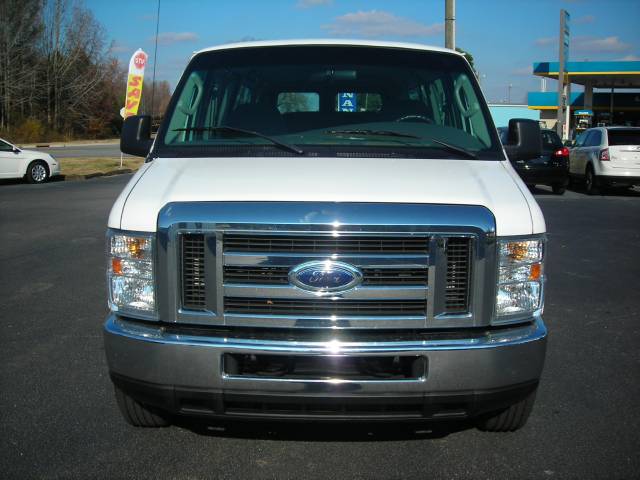 Ford Econoline Wagon 2008 photo 1
