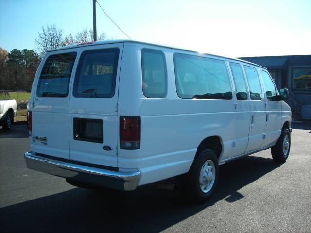 Ford Econoline Wagon 2008 photo 3