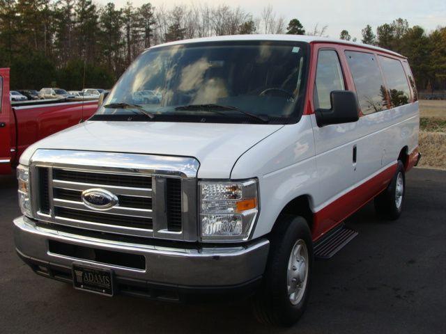 Ford Econoline Wagon 2008 photo 1