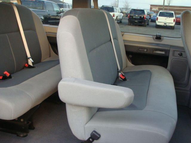 Ford Econoline Wagon 2008 photo 4