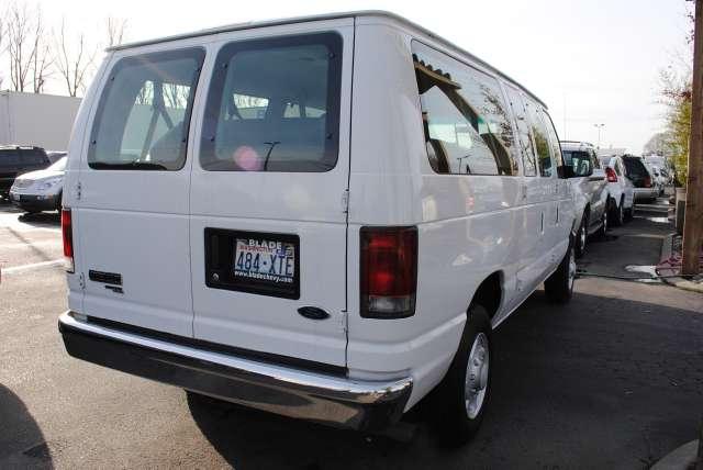 Ford Econoline Wagon 2008 photo 1