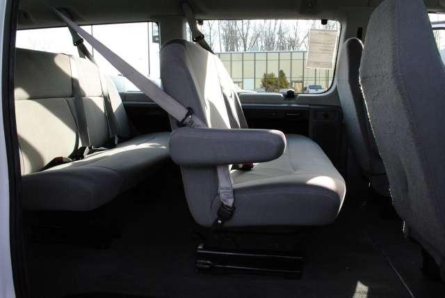 Ford Econoline Wagon 2008 photo 5